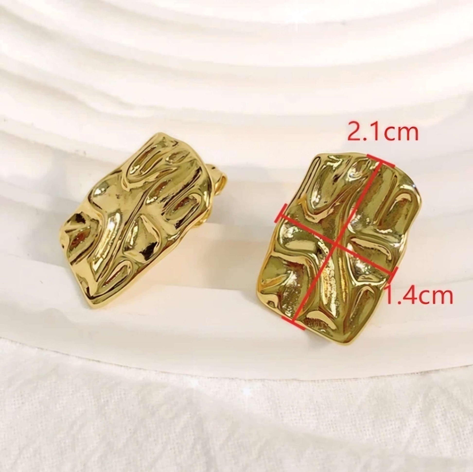 Rings, necklace, bracelet and earrings, rings, necklace, bracelet and earrings.
