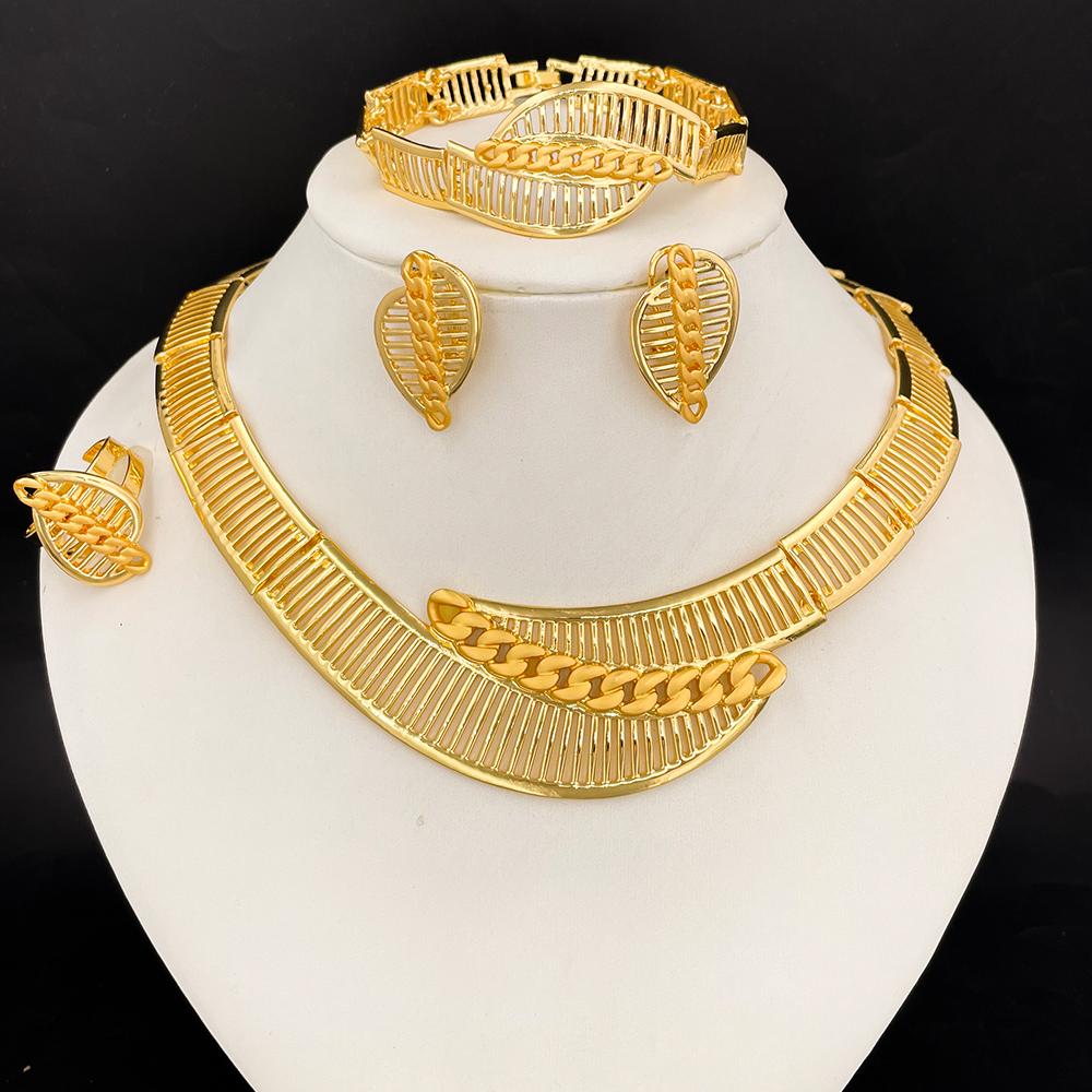 Rings, necklace, bracelet and earrings, rings, necklace, bracelet and earrings.
