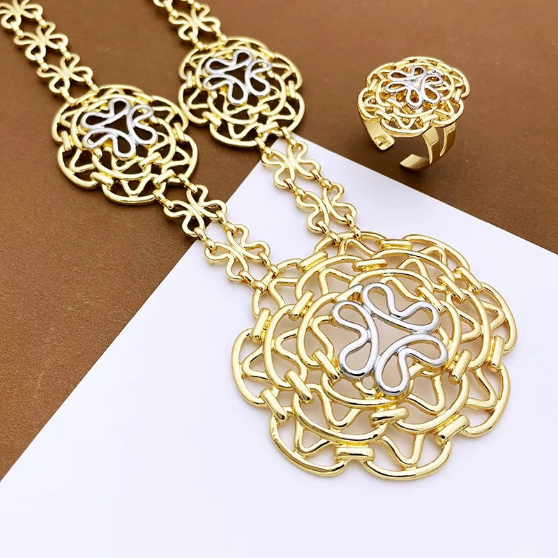 Rings, necklace, bracelet and earrings, rings, necklace, bracelet and earrings.