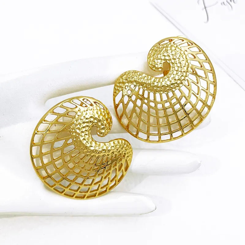 Rings, necklace, bracelet and earrings, rings, necklace, bracelet and earrings.