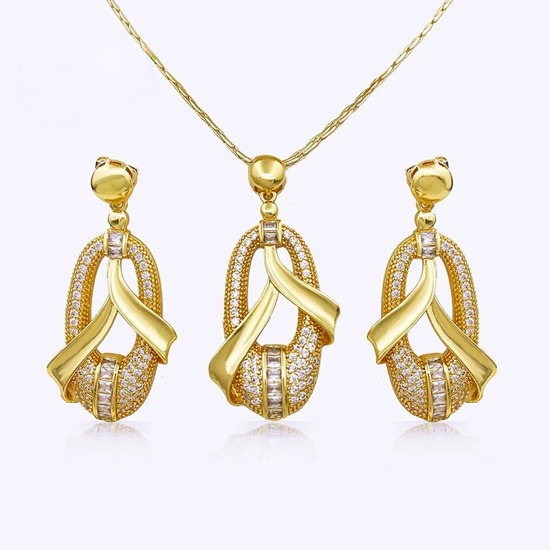 Rings, necklace, bracelet and earrings, rings, necklace, bracelet and earrings.