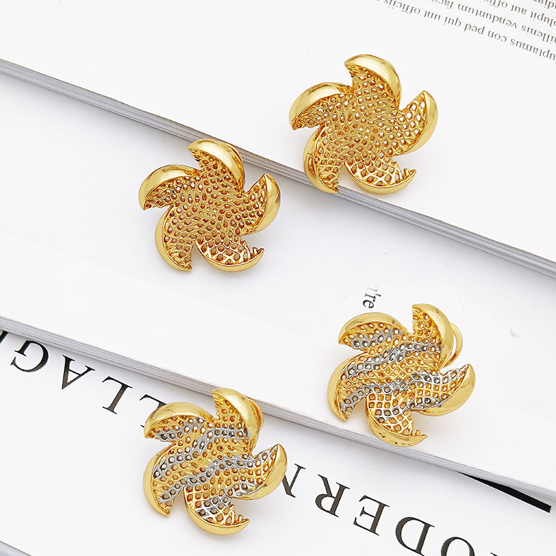Rings, necklace, bracelet and earrings, rings, necklace, bracelet and earrings.