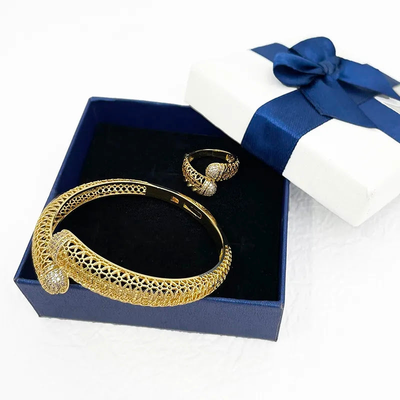 Rings, necklace, bracelet and earrings, rings, necklace, bracelet and earrings.