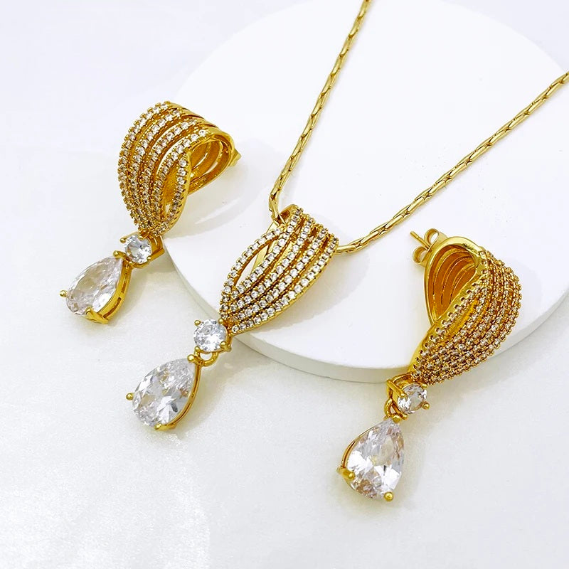 Rings, necklace, bracelet and earrings, rings, necklace, bracelet and earrings.