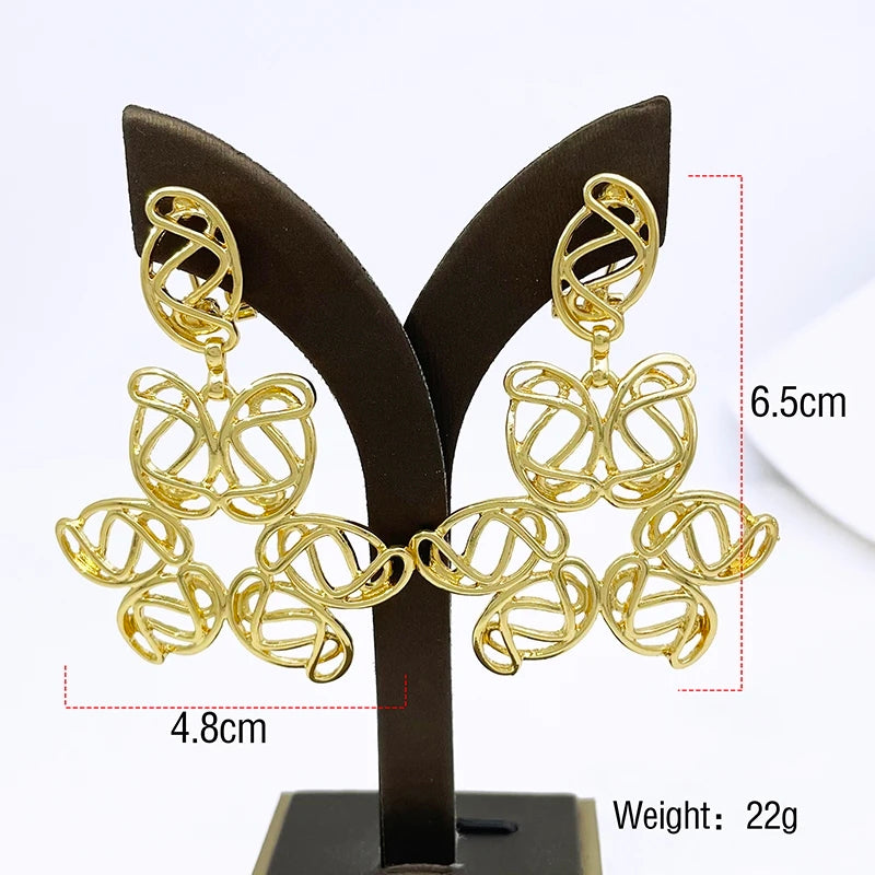 Rings, necklace, bracelet and earrings, rings, necklace, bracelet and earrings.