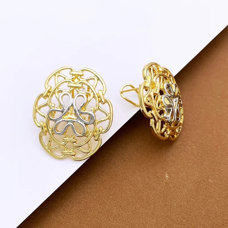 Rings, necklace, bracelet and earrings, rings, necklace, bracelet and earrings.