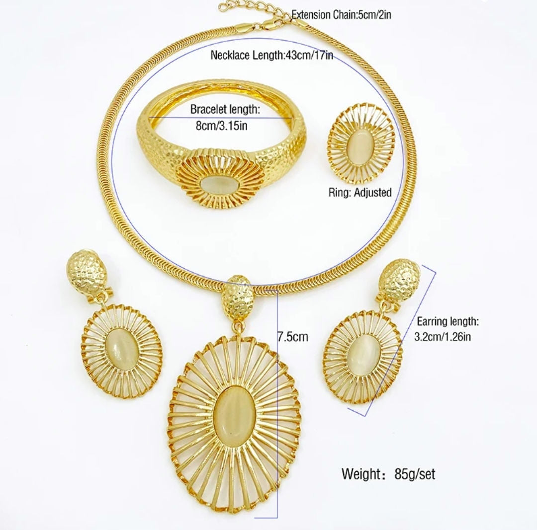 Rings, necklace, bracelet and earrings, rings, necklace, bracelet and earrings.