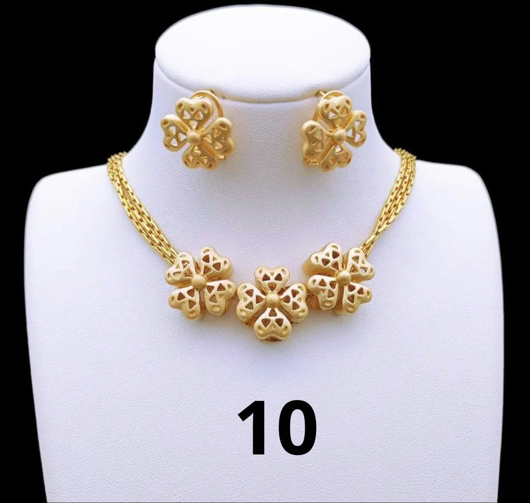 Rings, necklace, bracelet and earrings, rings, necklace, bracelet and earrings.
