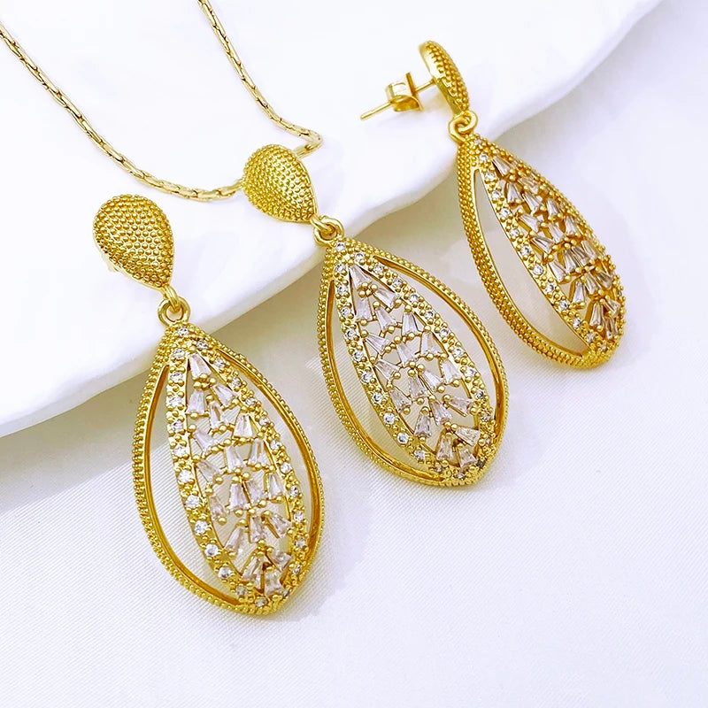 Rings, necklace, bracelet and earrings, rings, necklace, bracelet and earrings.