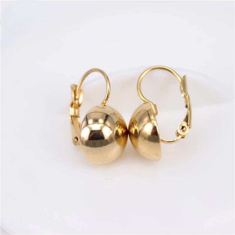Rings, necklace, bracelet and earrings, rings, necklace, bracelet and earrings.