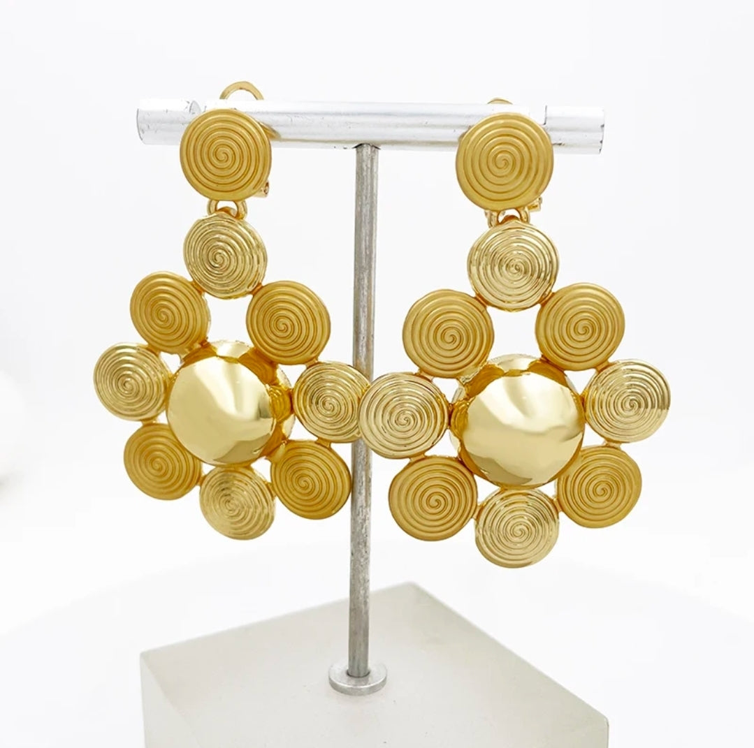 Rings, necklace, bracelet and earrings, rings, necklace, bracelet and earrings.