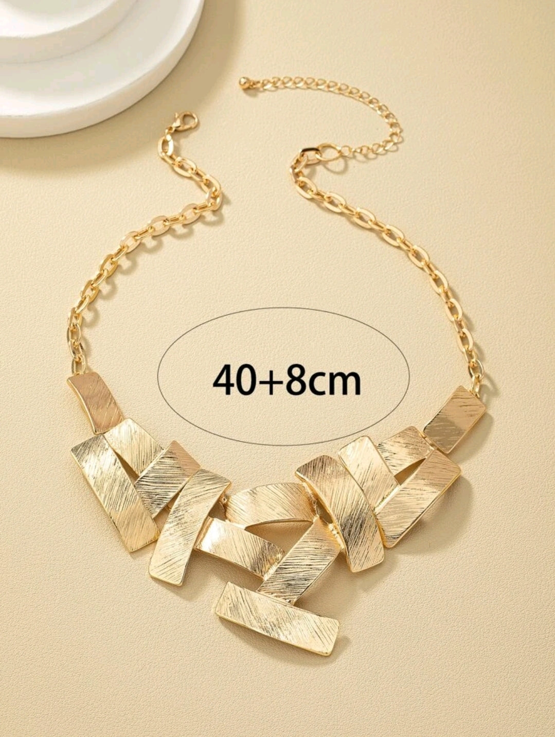 Rings, necklace, bracelet and earrings, rings, necklace, bracelet and earrings.