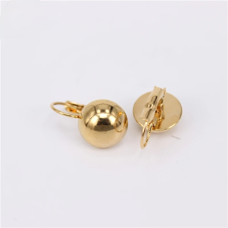 Rings, necklace, bracelet and earrings, rings, necklace, bracelet and earrings.
