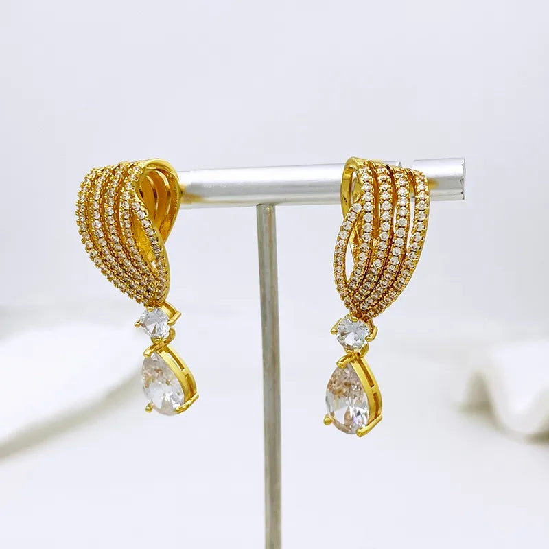 Rings, necklace, bracelet and earrings, rings, necklace, bracelet and earrings.