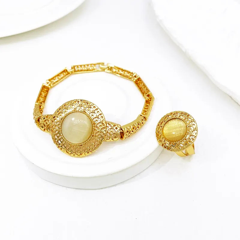 Rings, necklace, bracelet and earrings, rings, necklace, bracelet and earrings.