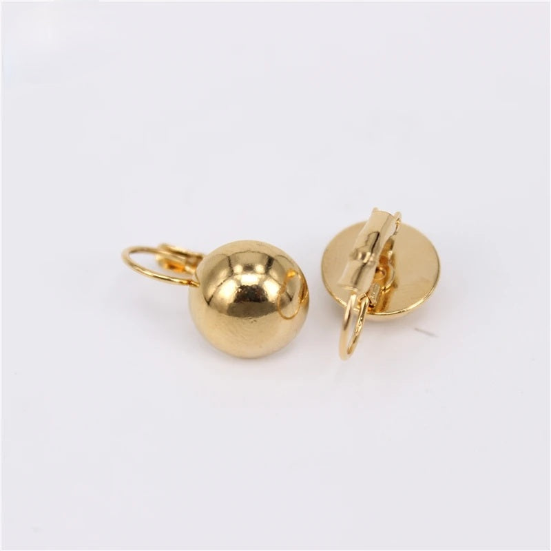 Rings, necklace, bracelet and earrings, rings, necklace, bracelet and earrings.