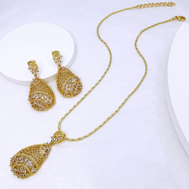 Rings, necklace, bracelet and earrings, rings, necklace, bracelet and earrings.
