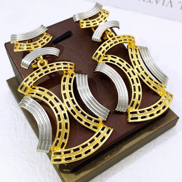 Rings, necklace, bracelet and earrings, rings, necklace, bracelet and earrings.