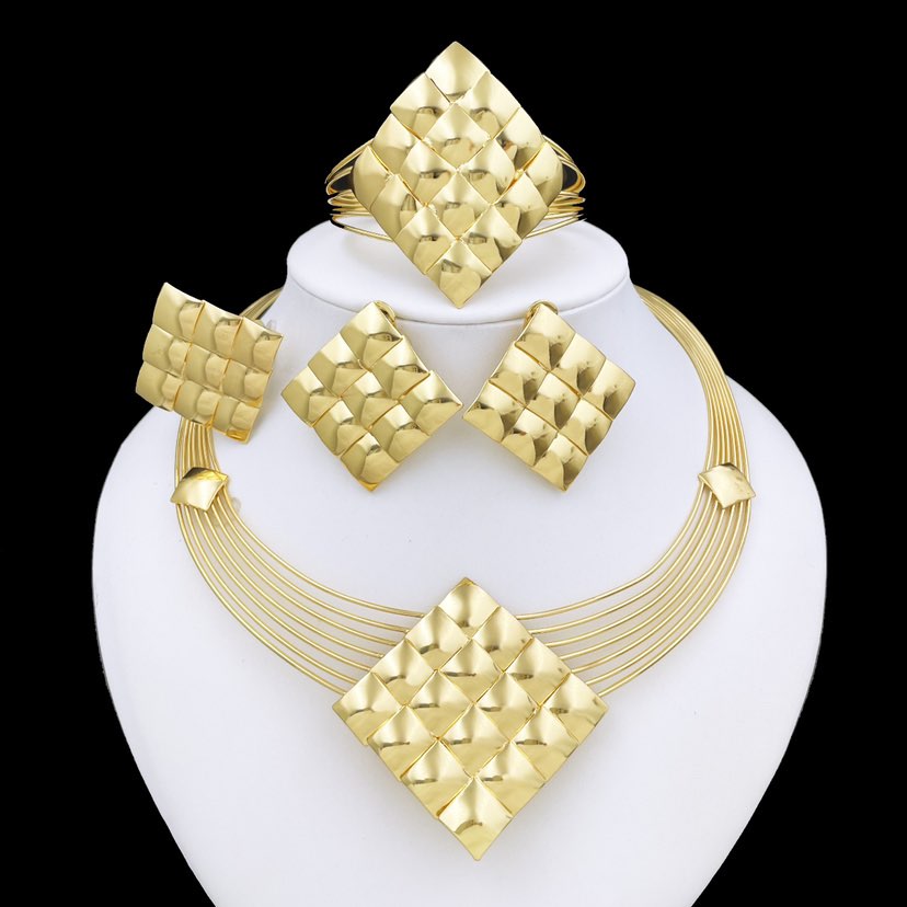 Rings, necklace, bracelet and earrings, rings, necklace, bracelet and earrings.