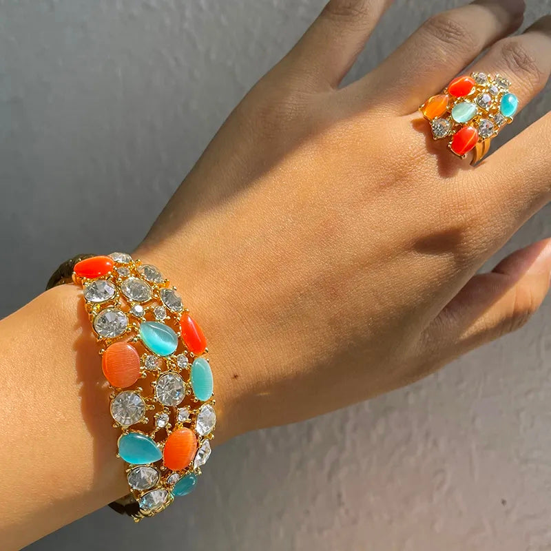 Rings, necklace, bracelet and earrings, rings, necklace, bracelet and earrings.
