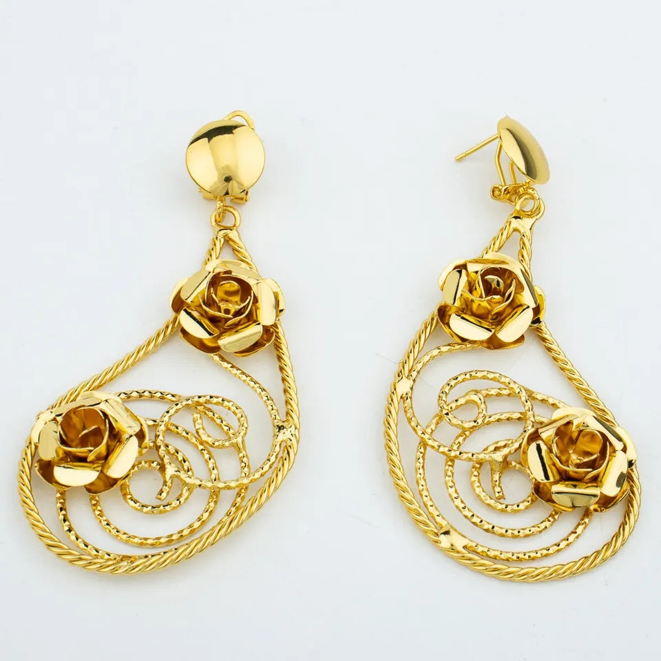 Rings, necklace, bracelet and earrings, rings, necklace, bracelet and earrings.