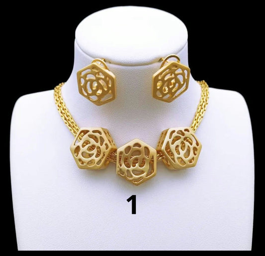 Fancy Daria Beaded Necklace & Earring Set