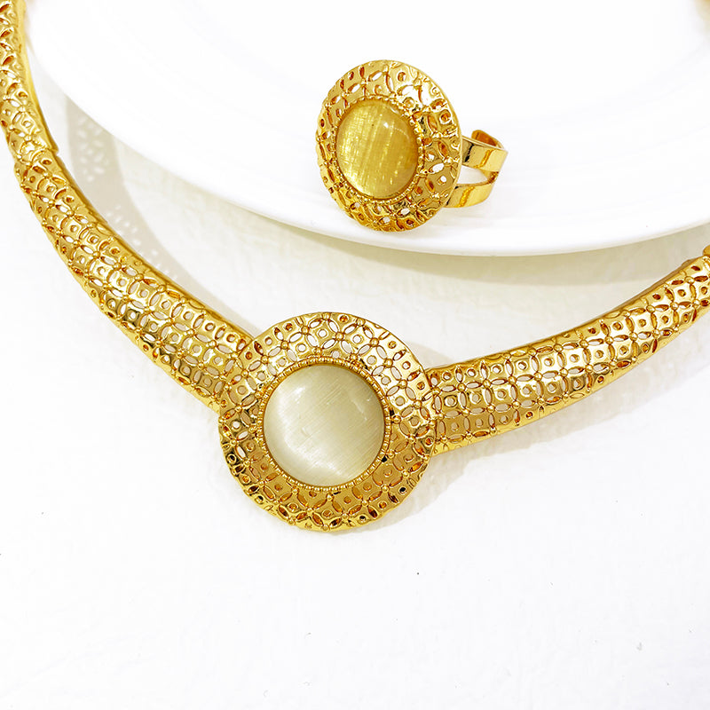 Rings, necklace, bracelet and earrings, rings, necklace, bracelet and earrings.