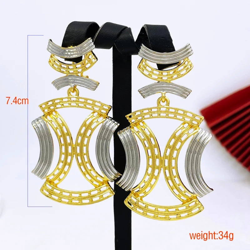 Rings, necklace, bracelet and earrings, rings, necklace, bracelet and earrings.