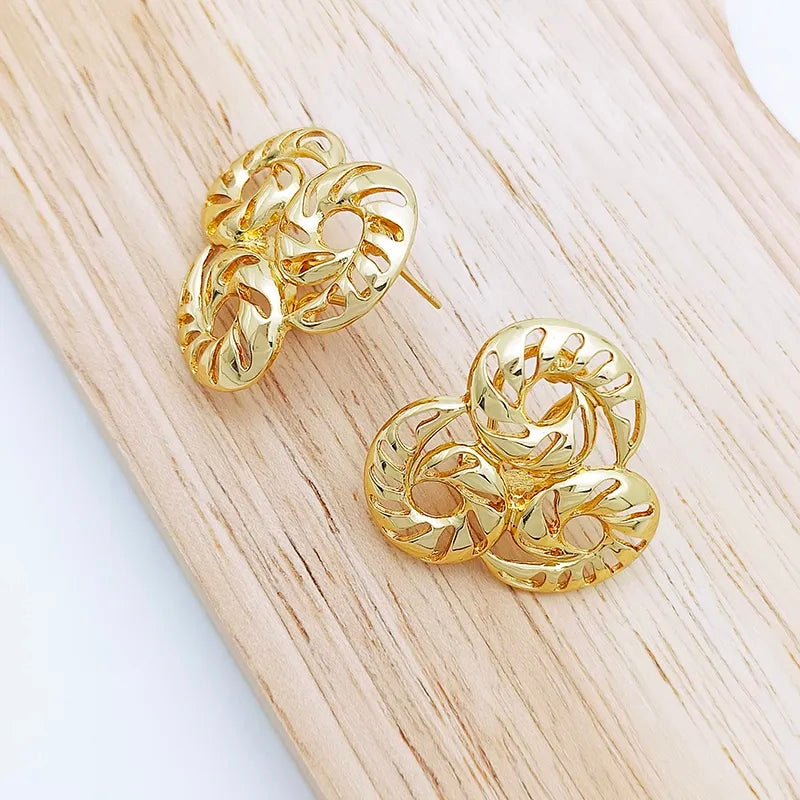 Rings, necklace, bracelet and earrings, rings, necklace, bracelet and earrings.