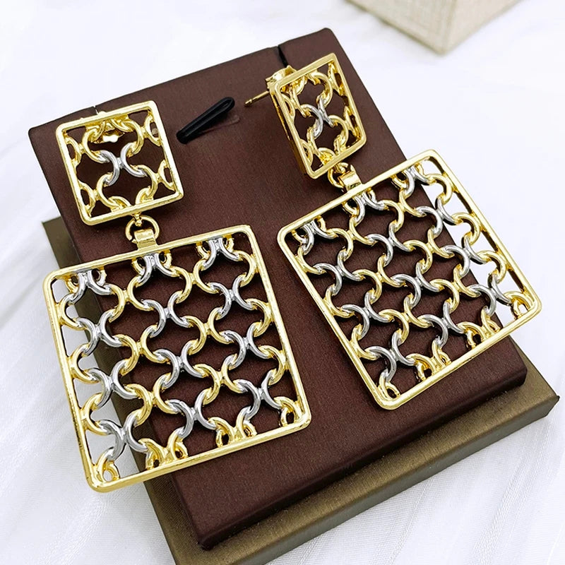 Rings, necklace, bracelet and earrings, rings, necklace, bracelet and earrings.