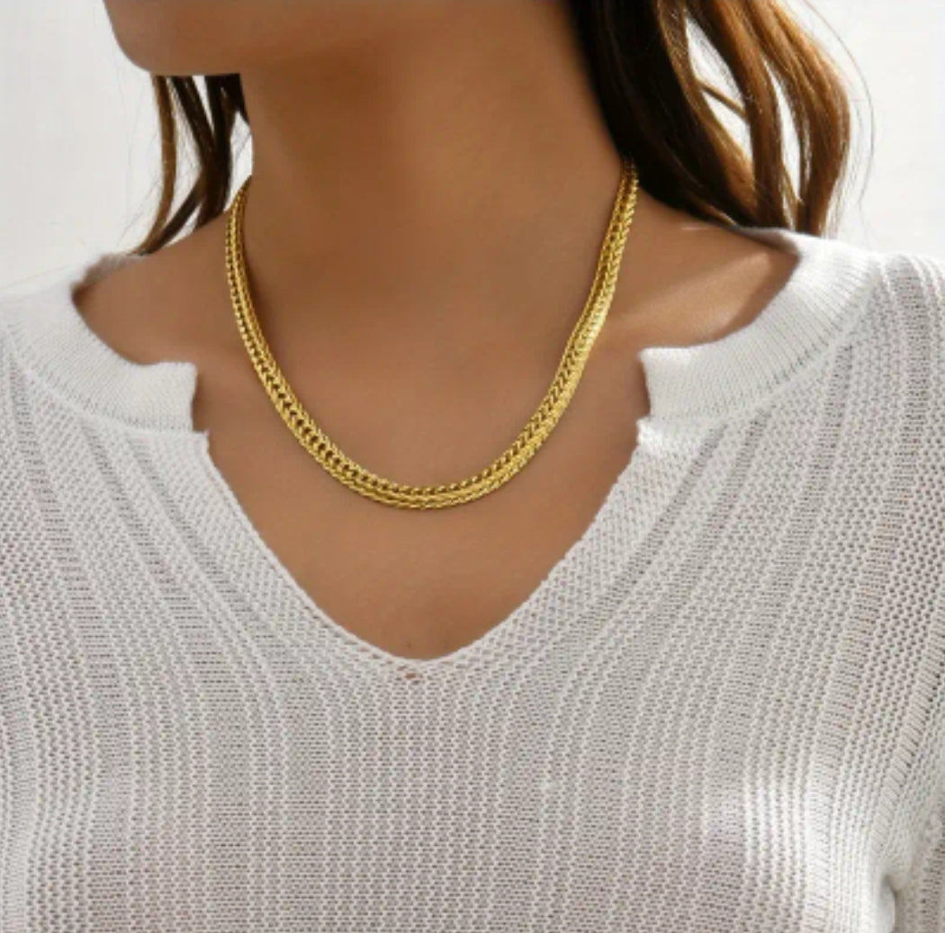 Rings, necklace, bracelet and earrings, rings, necklace, bracelet and earrings.
