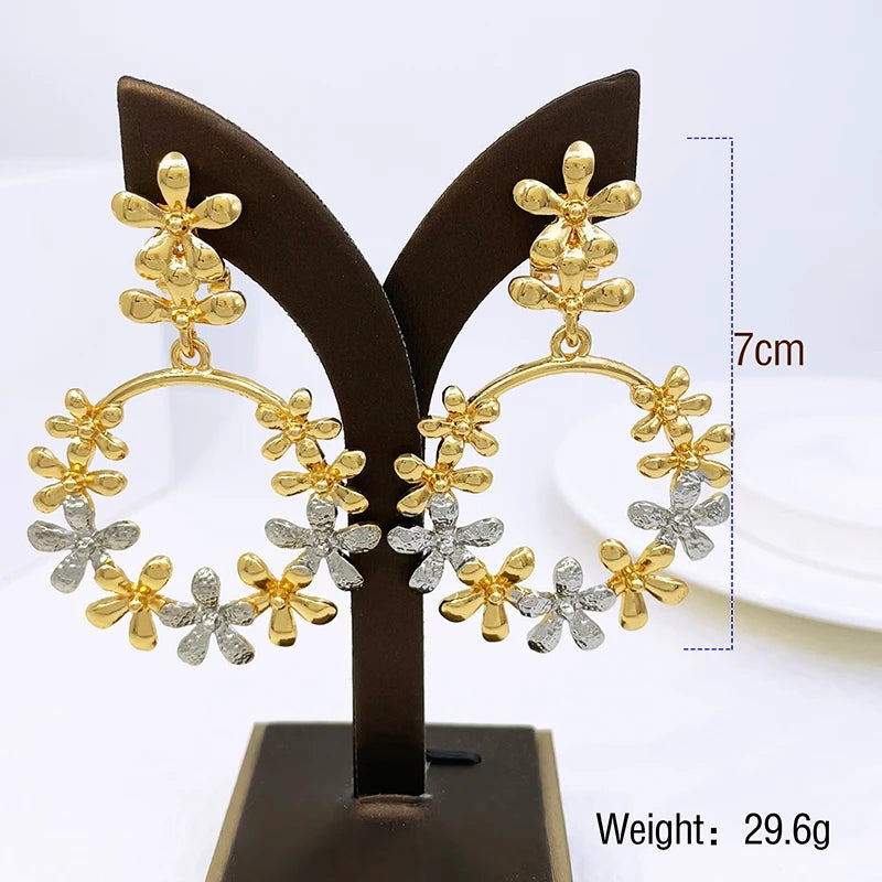 Rings, necklace, bracelet and earrings, rings, necklace, bracelet and earrings.