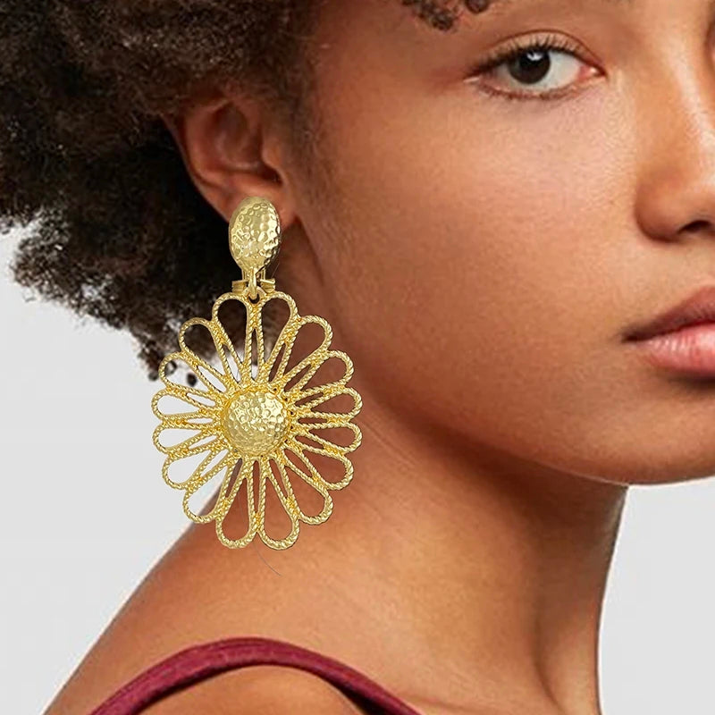 Rings, necklace, bracelet and earrings, rings, necklace, bracelet and earrings.