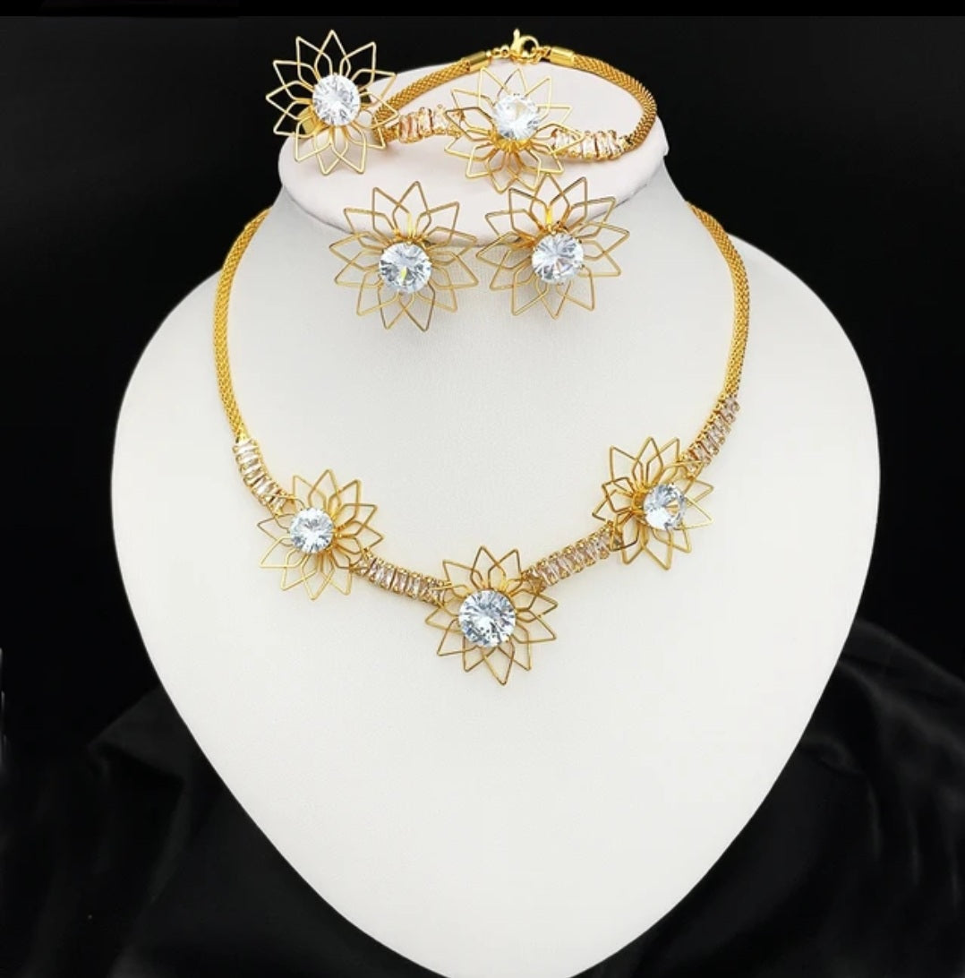 Rings, necklace, bracelet and earrings, rings, necklace, bracelet and earrings.