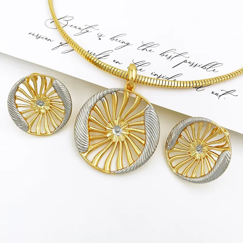 Rings, necklace, bracelet and earrings, rings, necklace, bracelet and earrings.