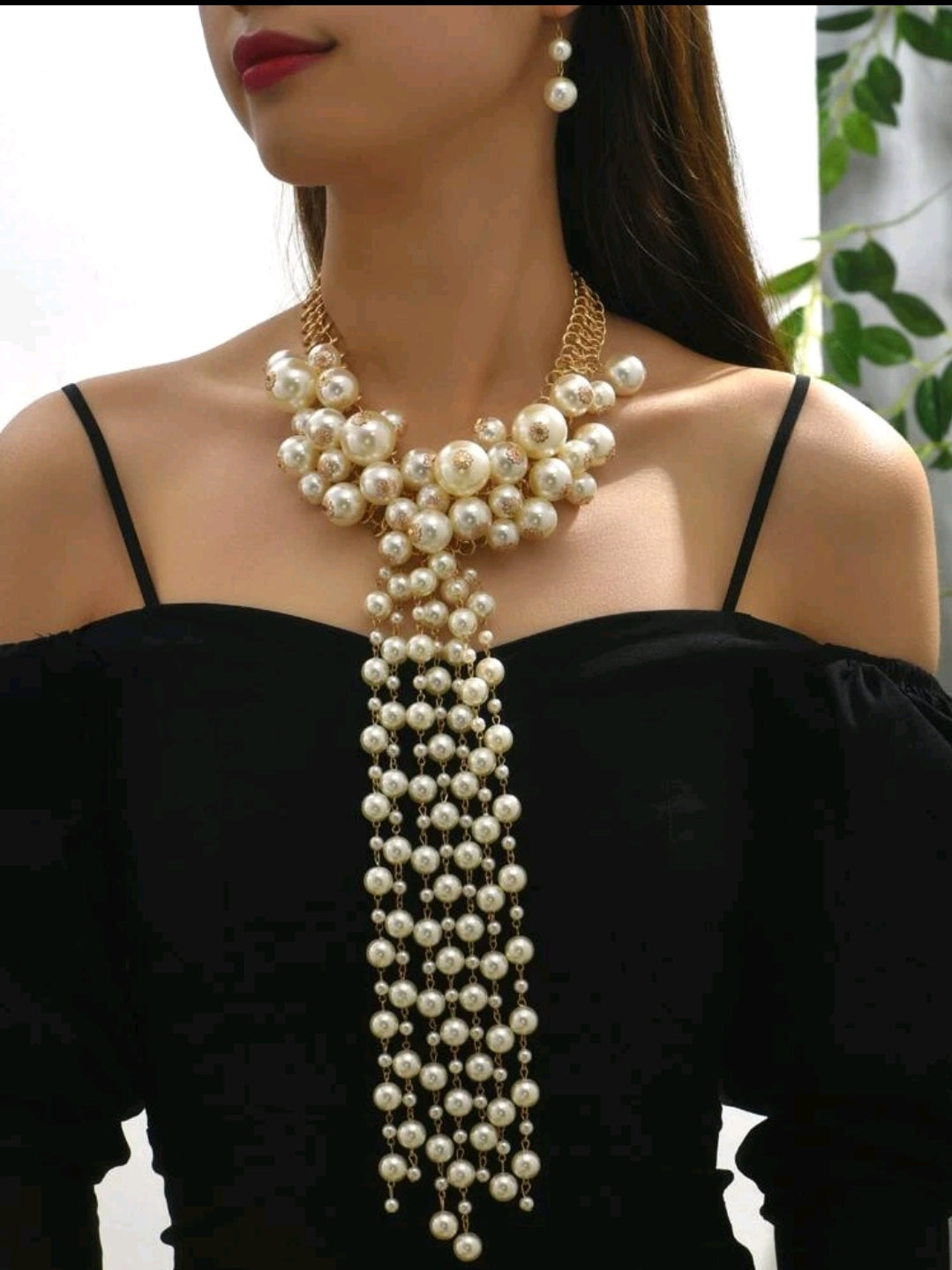 Rings, necklace, bracelet and earrings, rings, necklace, bracelet and earrings.