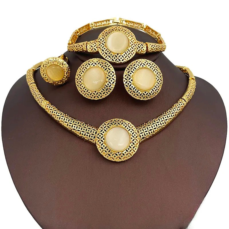 Rings, necklace, bracelet and earrings, rings, necklace, bracelet and earrings.