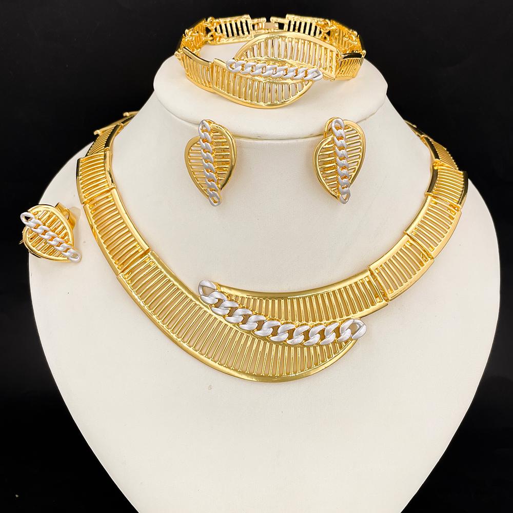 Rings, necklace, bracelet and earrings, rings, necklace, bracelet and earrings.