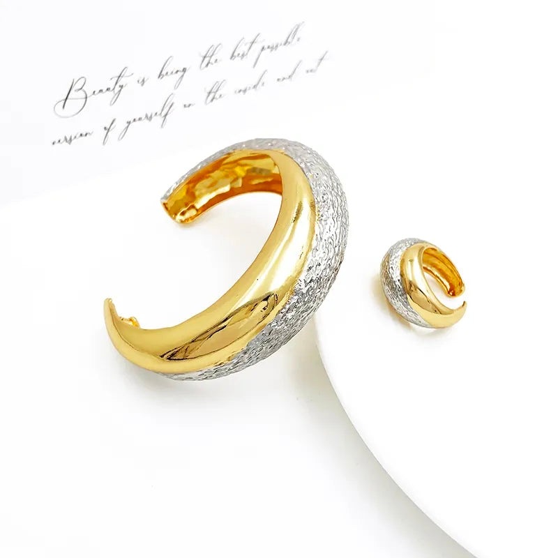 Rings, necklace, bracelet and earrings, rings, necklace, bracelet and earrings.