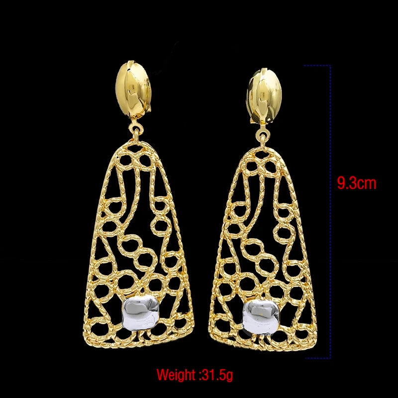 Rings, necklace, bracelet and earrings, rings, necklace, bracelet and earrings.