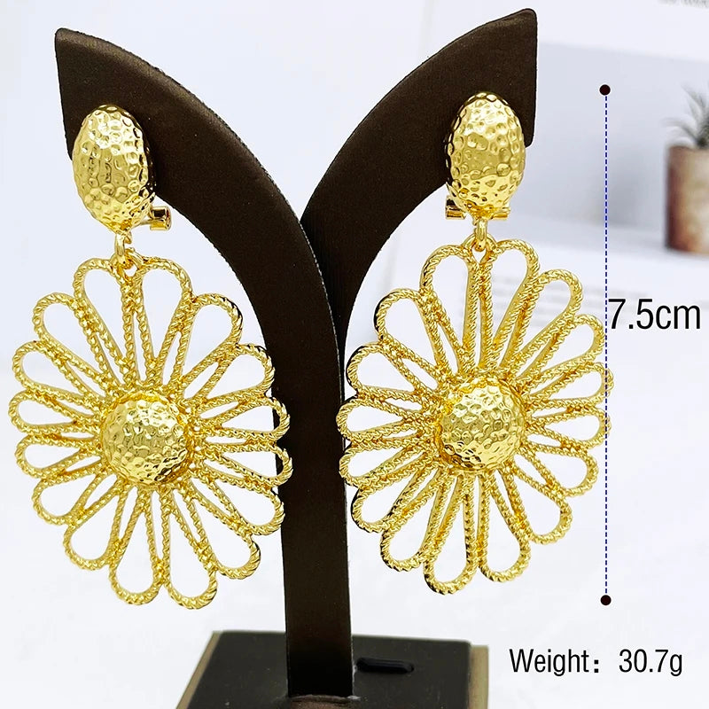 Rings, necklace, bracelet and earrings, rings, necklace, bracelet and earrings.