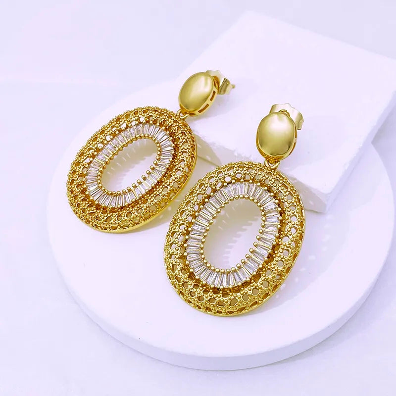 Rings, necklace, bracelet and earrings, rings, necklace, bracelet and earrings.
