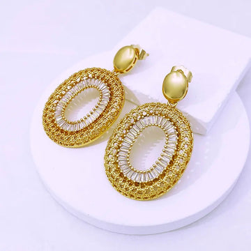Rings, necklace, bracelet and earrings, rings, necklace, bracelet and earrings.