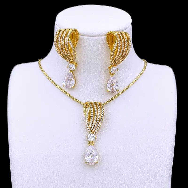 Rings, necklace, bracelet and earrings, rings, necklace, bracelet and earrings.