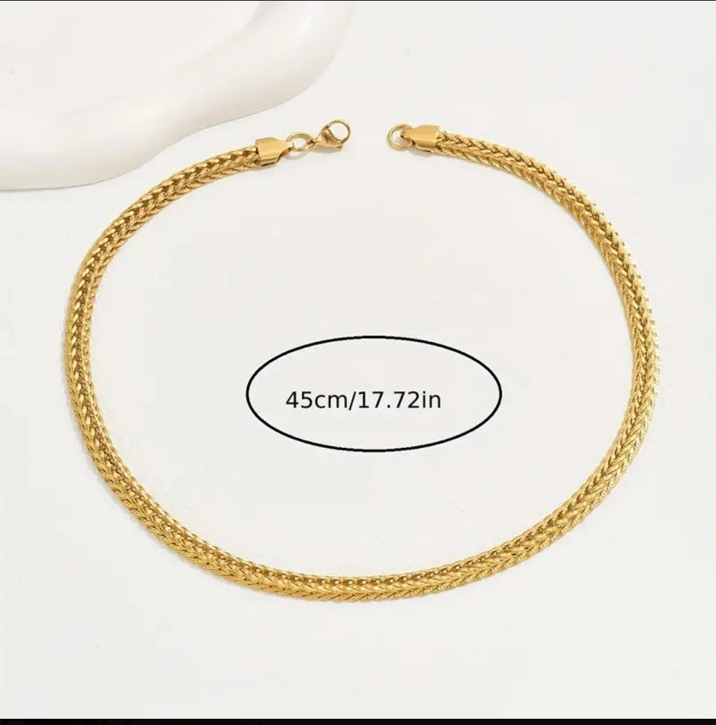 Rings, necklace, bracelet and earrings, rings, necklace, bracelet and earrings.