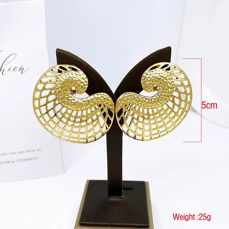 Rings, necklace, bracelet and earrings, rings, necklace, bracelet and earrings.