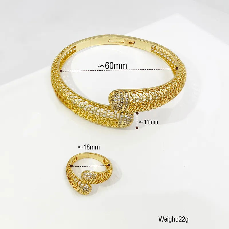 Rings, necklace, bracelet and earrings, rings, necklace, bracelet and earrings.