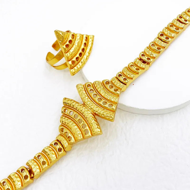 Rings, necklace, bracelet and earrings, rings, necklace, bracelet and earrings.