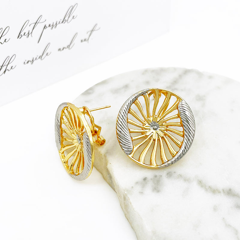 Rings, necklace, bracelet and earrings, rings, necklace, bracelet and earrings.