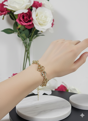 Golden Clover Link Bracelet – 18K Gold-Plated Elegant Chain Bracelet for Women